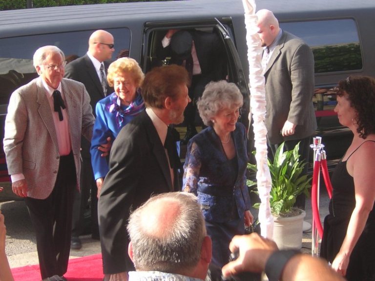 Greeted by country music fans, media & gracious Hall Of Fame leadership - Sonny, Doris and